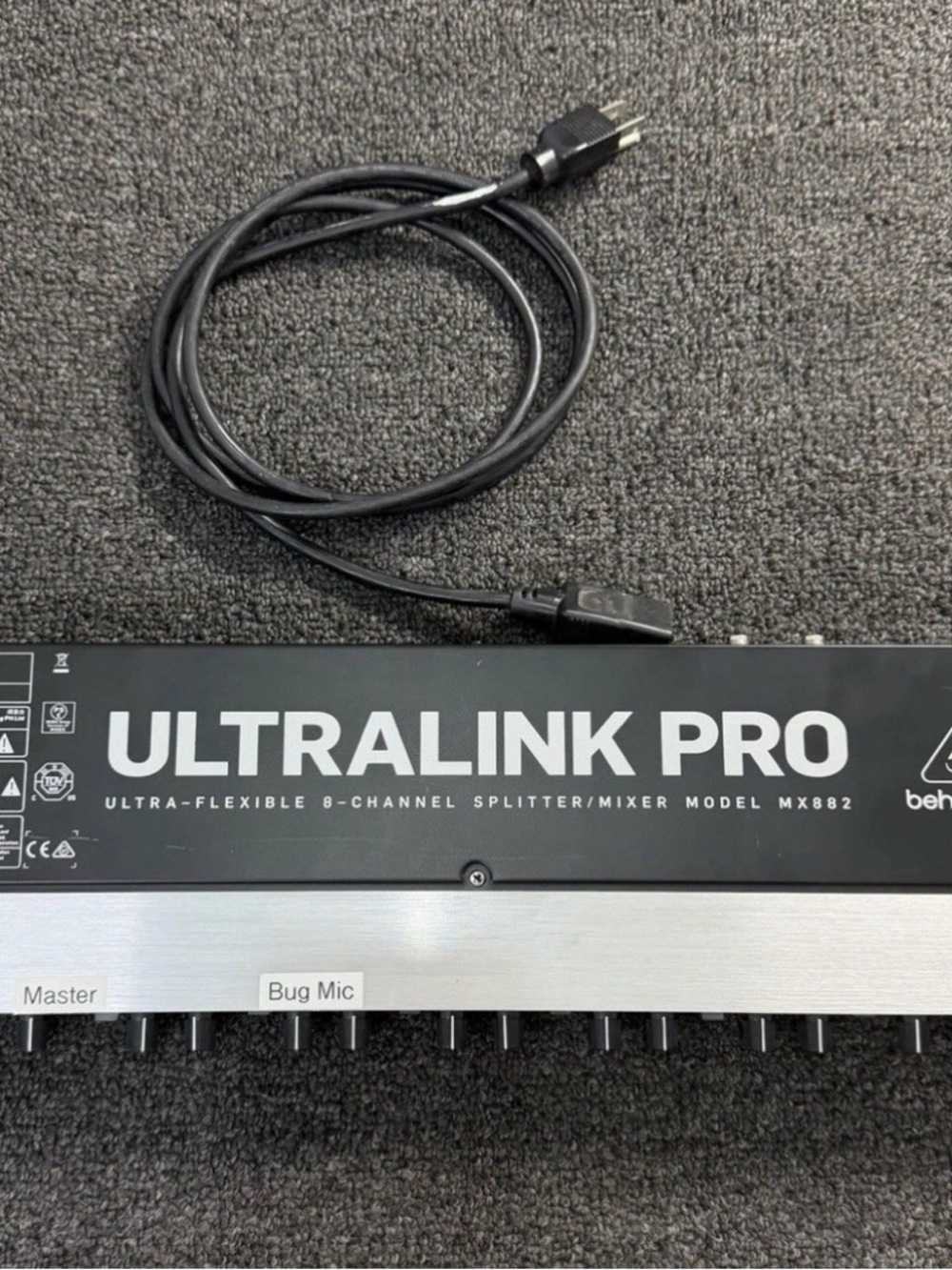 Behringer Ultralink Pro MX882 8-Channel Splitter/Mixer - Black/Silver
